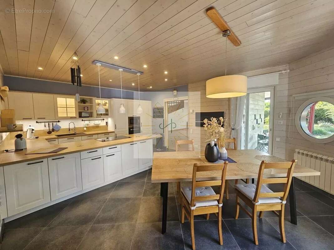 Maison à MONTELIMAR