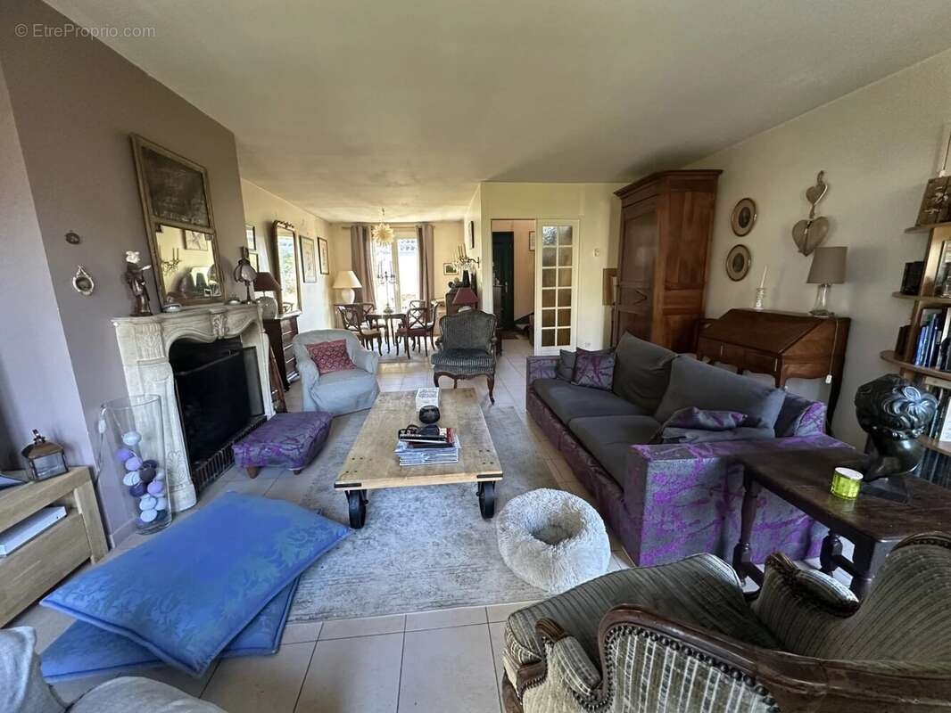 Maison à LE MESNIL-SAINT-DENIS