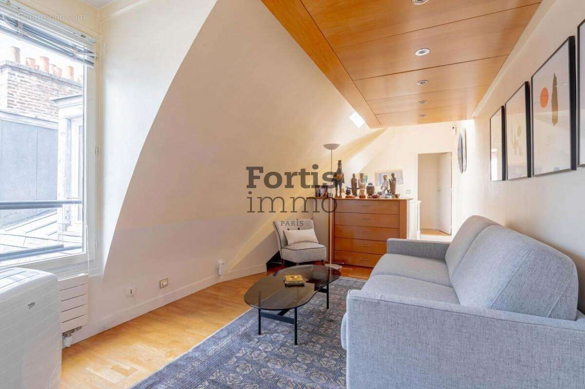 Appartement à PARIS-9E