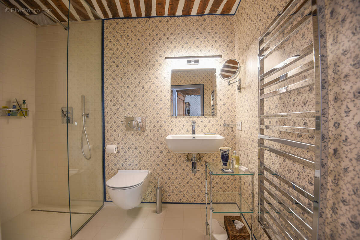 Maison à CHATEAUNEUF-GRASSE