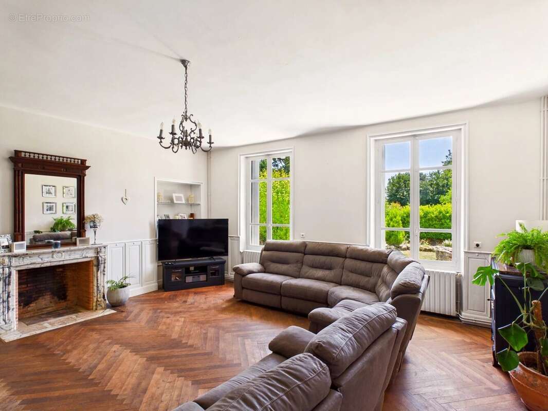 Superbe maison de campagne avec piscine, granges et vue imprenable sur la campagne - photo 4