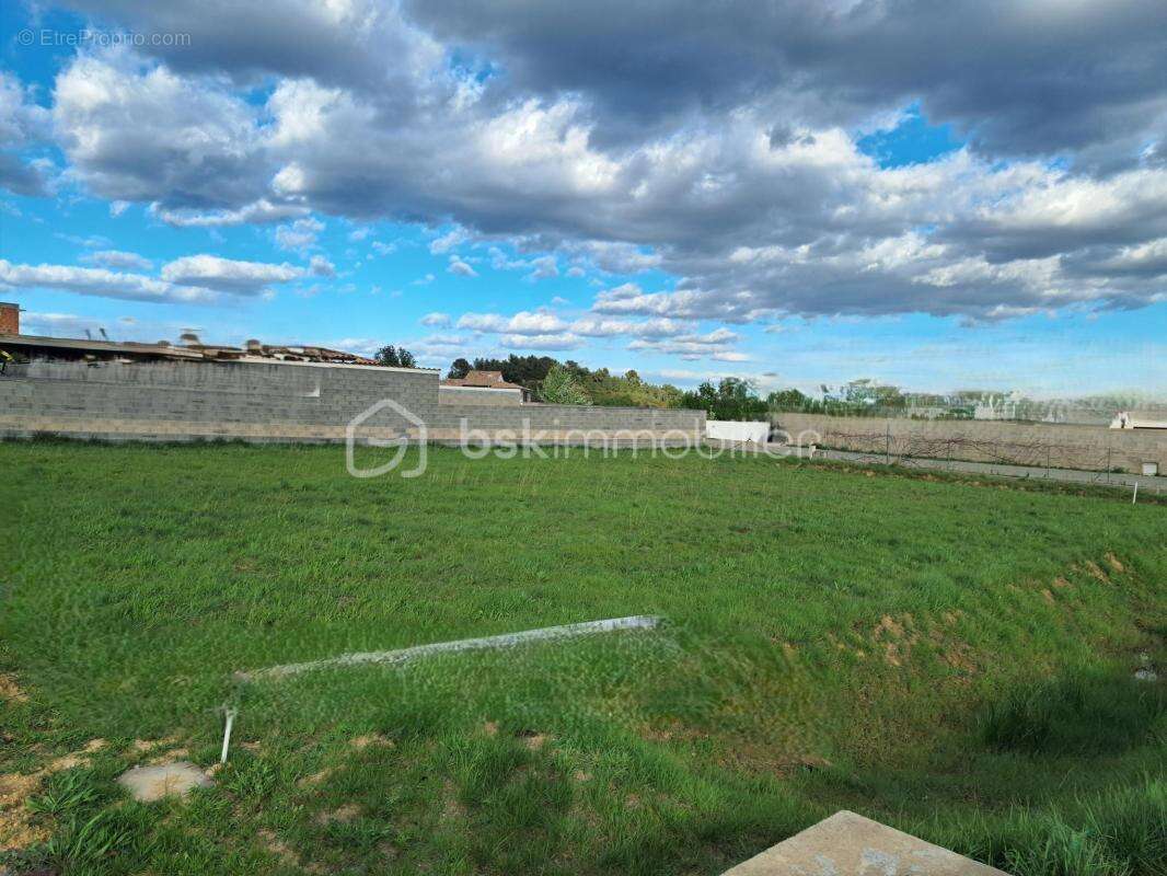 Très beau terrain constructible et viabilisé de 924m² - photo 2