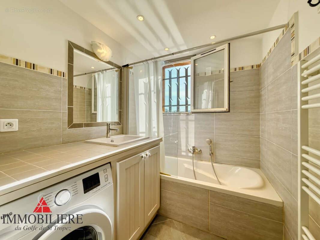 Appartement à COGOLIN