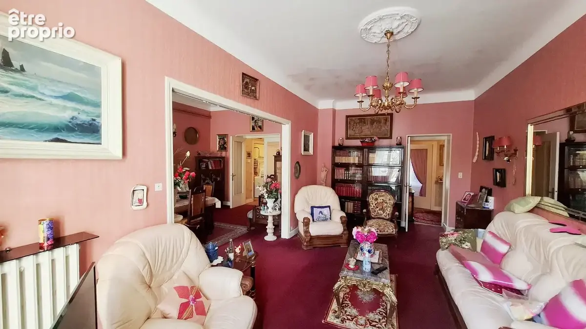Vente à Vichy appartement 4 pièces de 113m² au 1er étage d'une résidence très recherchée avec ascenseur. - photo 4