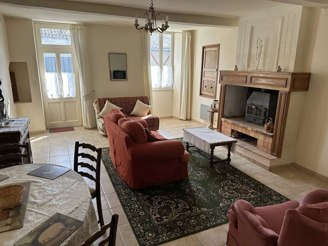 Maison à SAINT-FORT-SUR-GIRONDE
