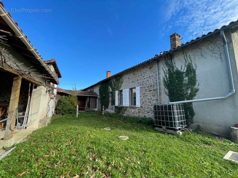 Maison à SAINT-JUNIEN