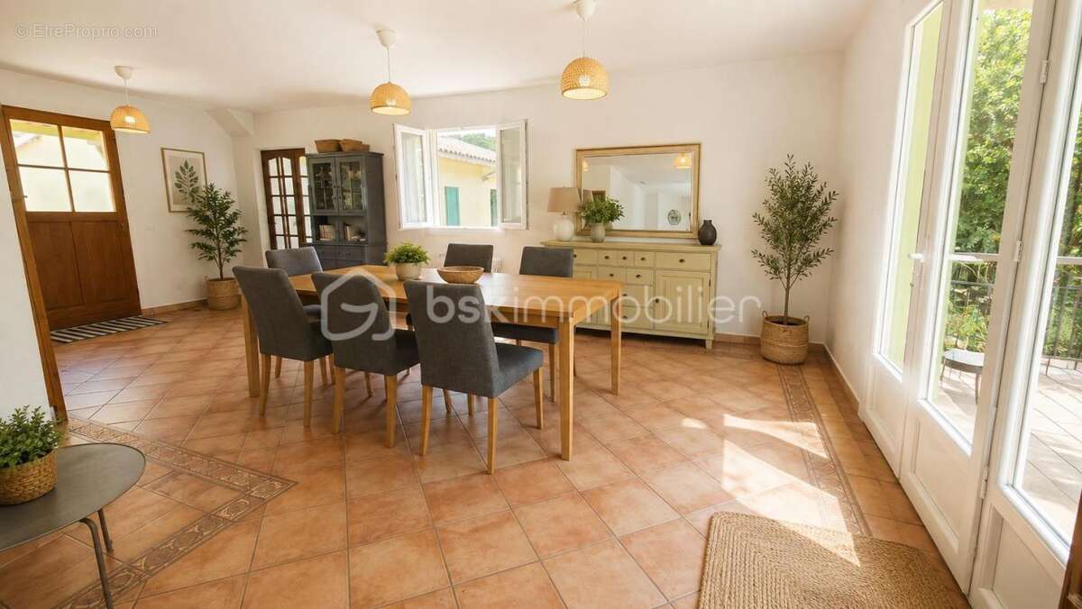 Villa de plain-pied t5 avec piscine, grand terrain et potentiel de studio indépendant – flassans-sur-issole - photo 4