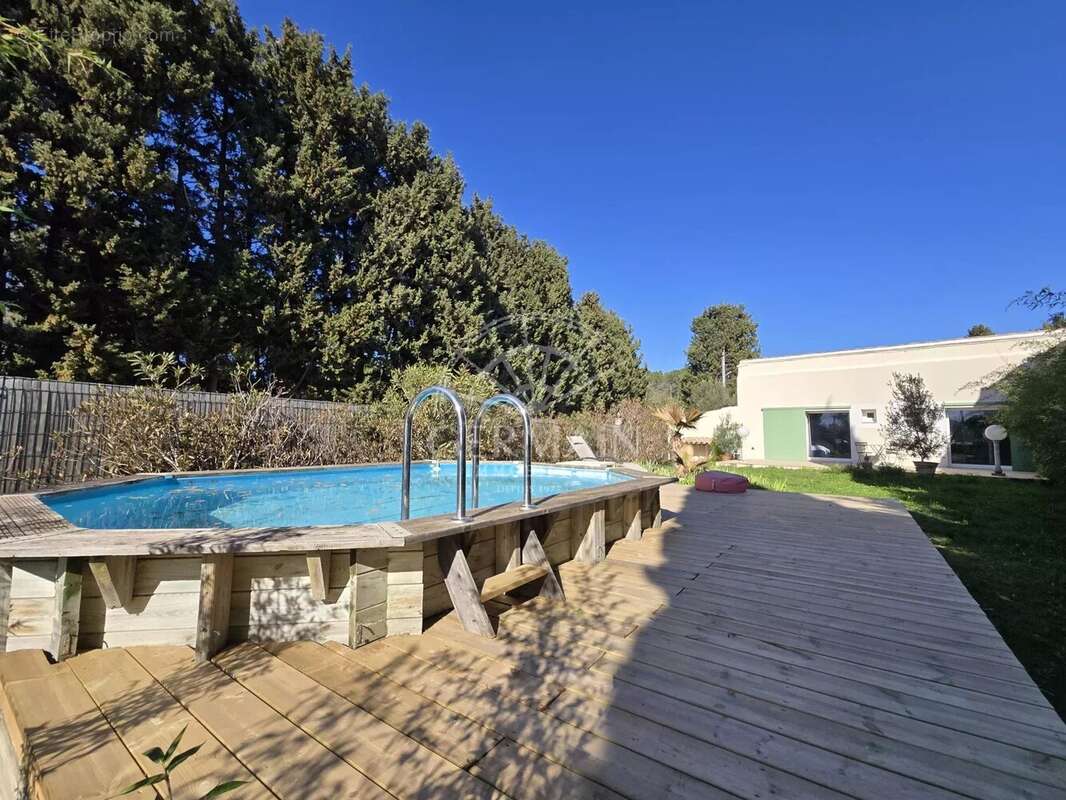 Maison à L'ISLE-SUR-LA-SORGUE