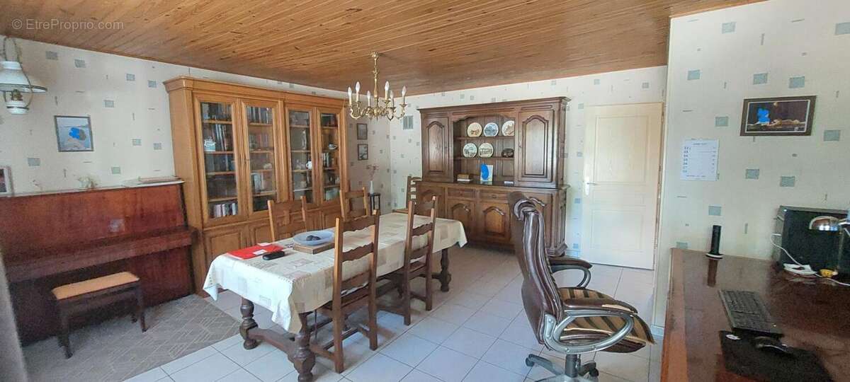 Maison 126 m² à Cour-Et-Buis  - photo 2