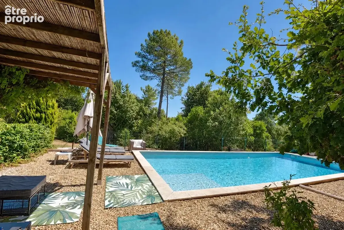 Saint-Paul-en-Forêt – Villa avec piscine, cinq chambres et séjour cathédrale - photo 20