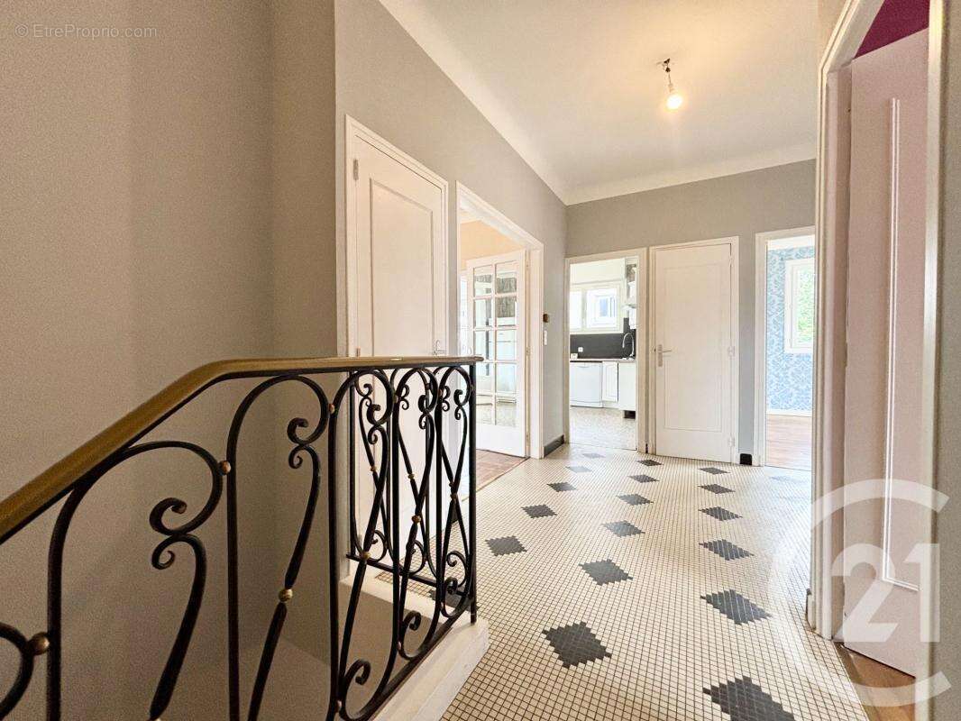 Maison 166 m² à Limoges  - photo 3