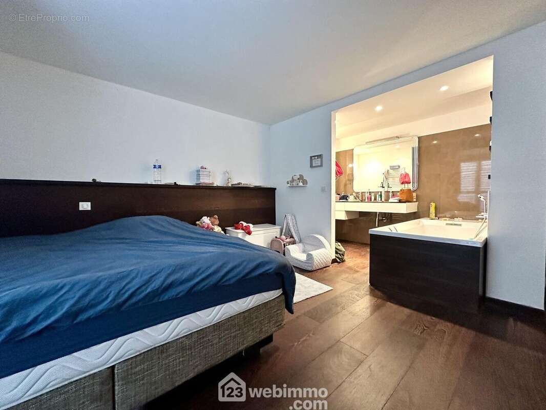 3 chambres avec chacune une pièce d'eau - Appartement à SAN-MARTINO-DI-LOTA