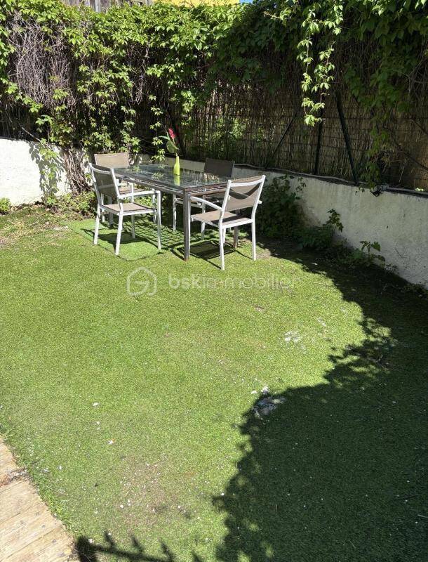 Appartement à LE REVEST-LES-EAUX