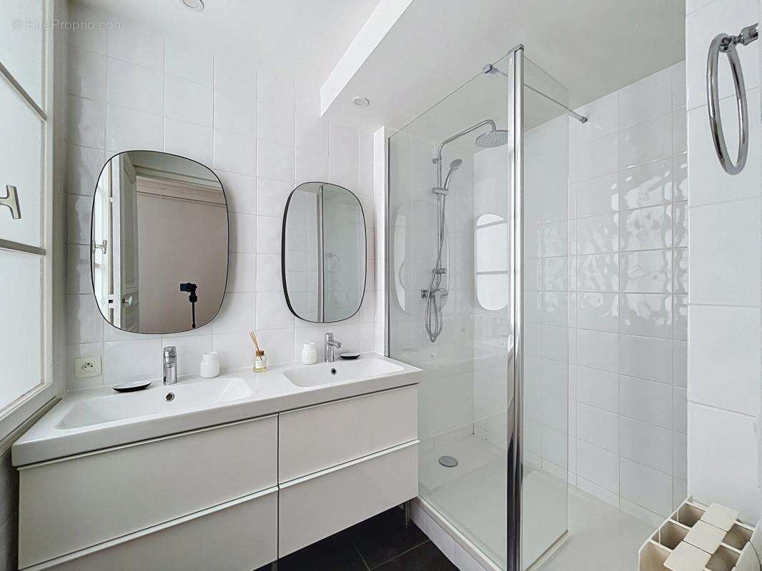Appartement à PARIS-8E
