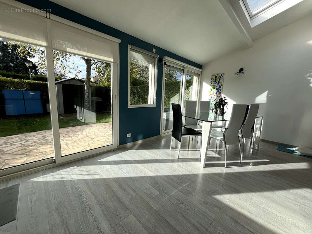 Maison à VOISINS-LE-BRETONNEUX