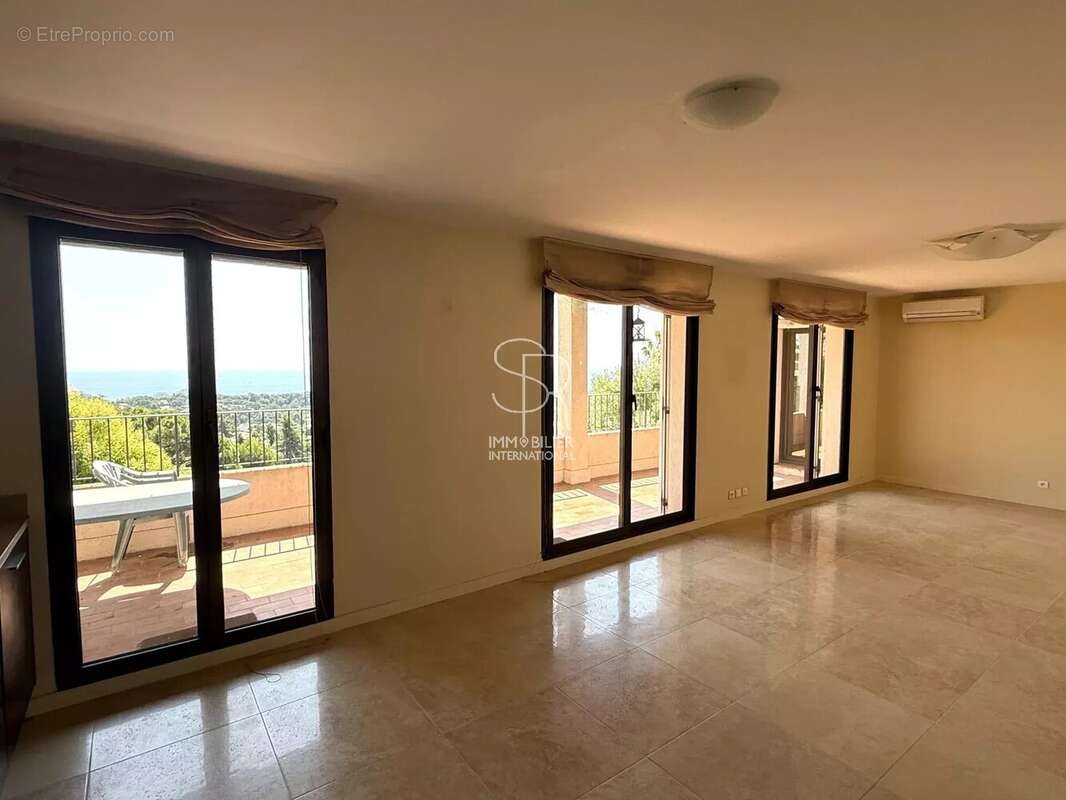 Appartement à VILLENEUVE-LOUBET