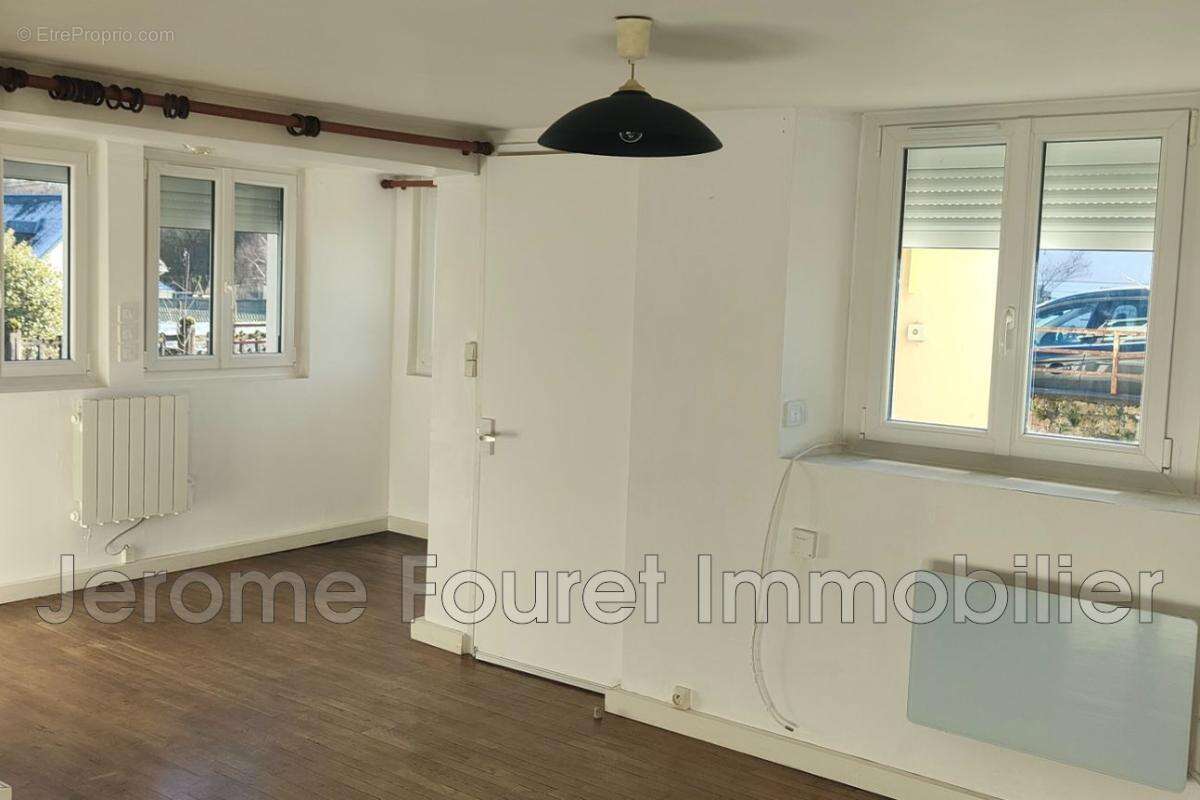 Appartement à MONTAIGNAC-SAINT-HIPPOLYTE