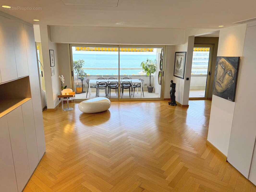 Appartement à VILLENEUVE-LOUBET