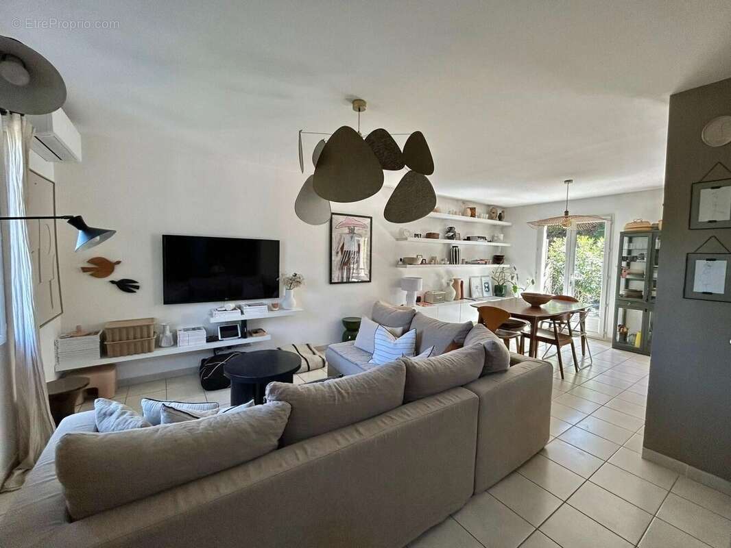 Photo 3 - Maison à ENTRAIGUES-SUR-LA-SORGUE