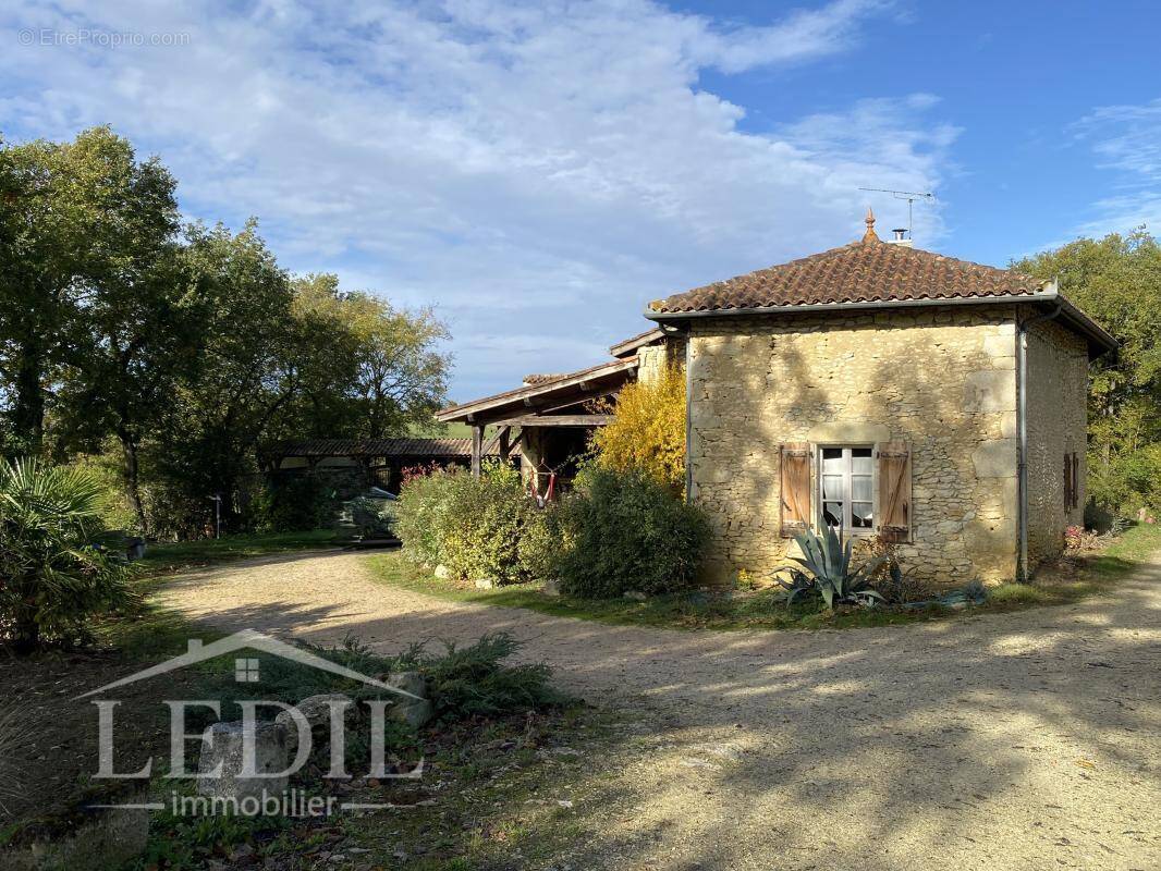 Maison à VIC-FEZENSAC
