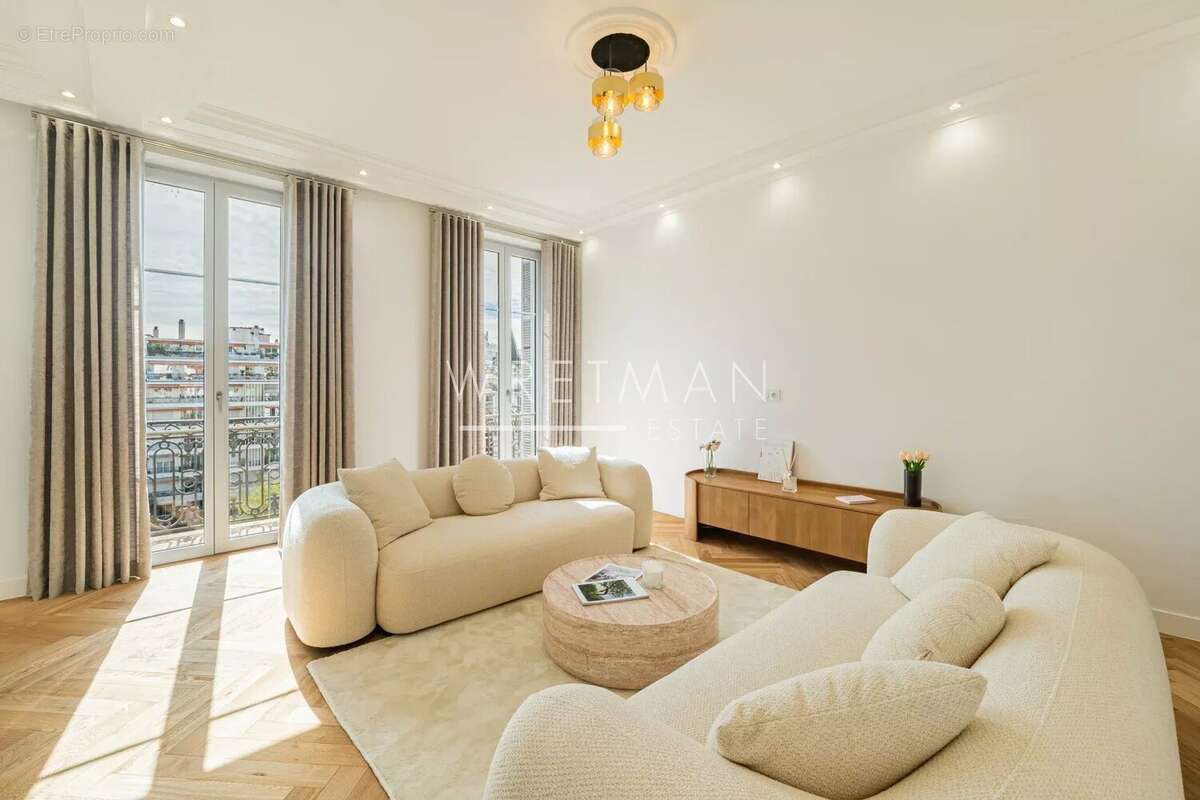 Splendide appartement 3 pièces bourgeois rénové avec balcons et vue sur le Square Mozart - Nice Les Musiciens - photo 6