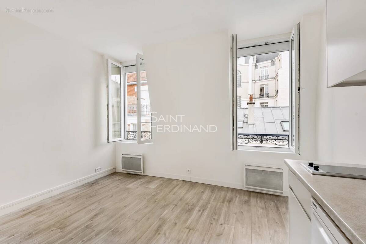 Appartement à PARIS-17E