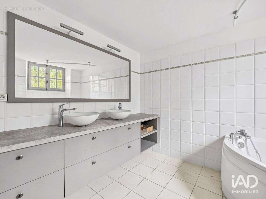 Appartement 149 m² à Villeneuve-Les-Bouloc  - photo 9
