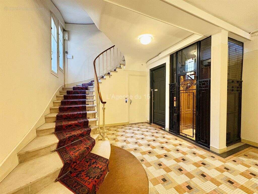 Appartement à PARIS-16E