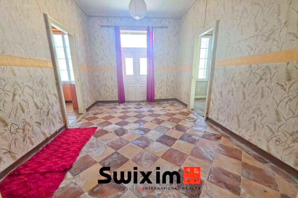 Maison de Maître de 235M² à rénover à Blaignan-Prignac - photo 3