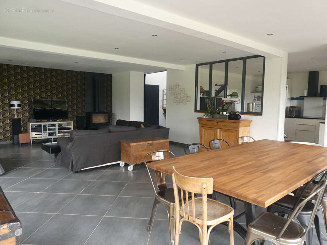 Maison Pont L Eveque 204.42 M², terrain 4300 M², 4ch, bureau, garage 2 voitures - photo 2