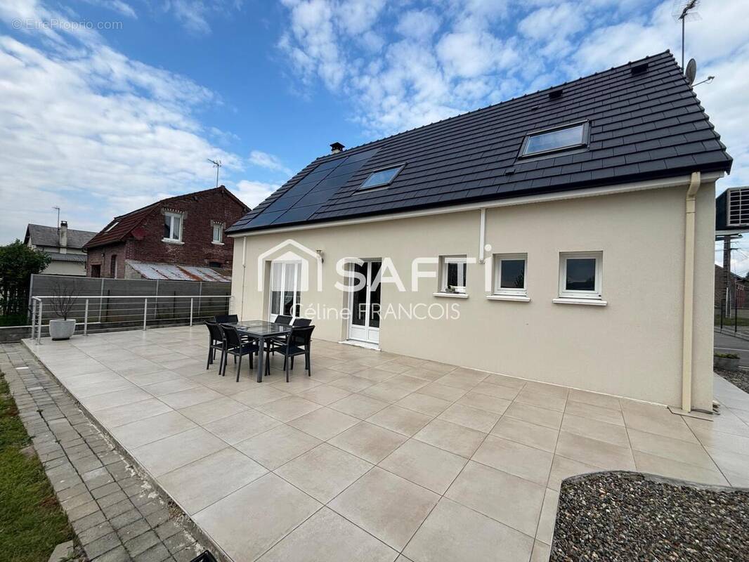 Photo 1 - Maison à ETREILLERS