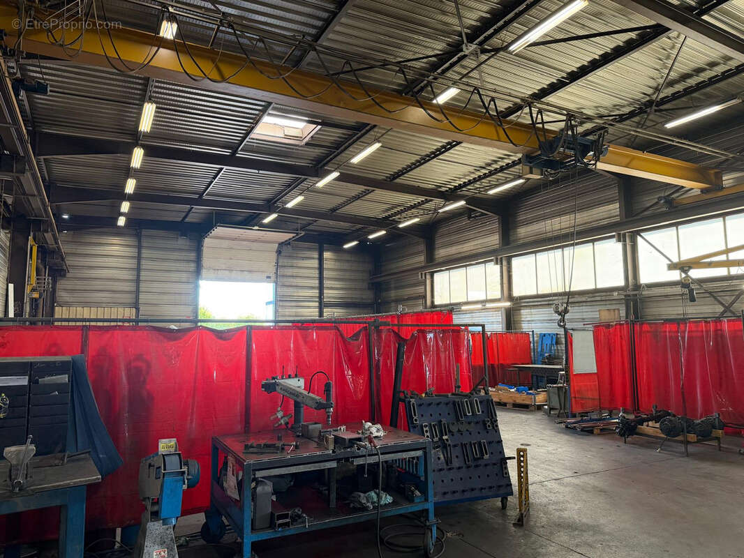 Vente ensemble immobilier industriel de 3 660 m2, sur terrain de 21 181 m2 LURE - photo 8