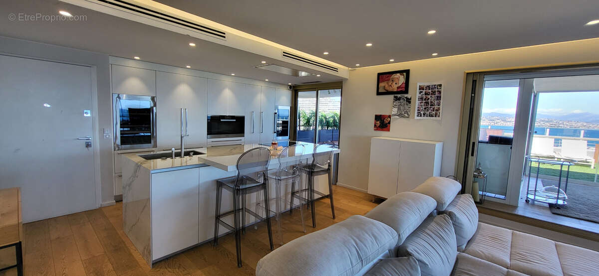 Appartement à VILLENEUVE-LOUBET
