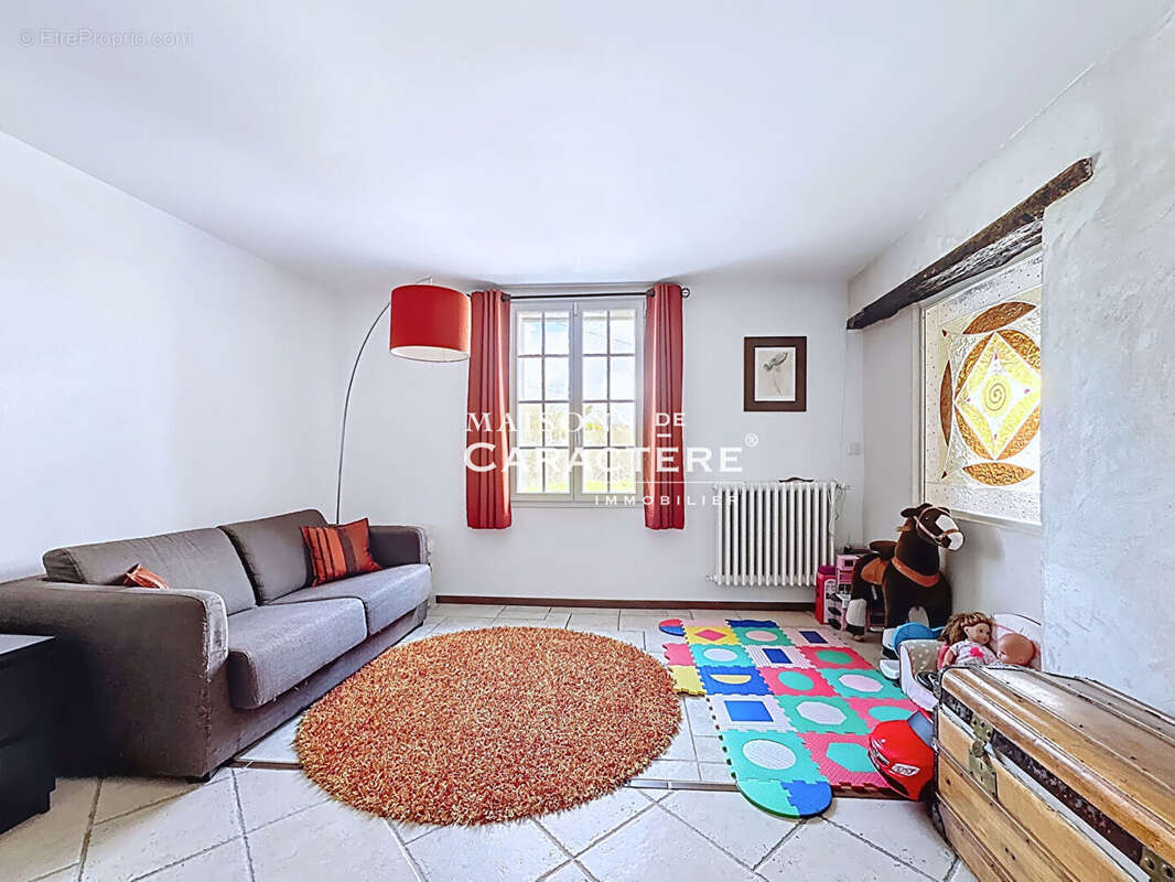 Maison à BEYNES