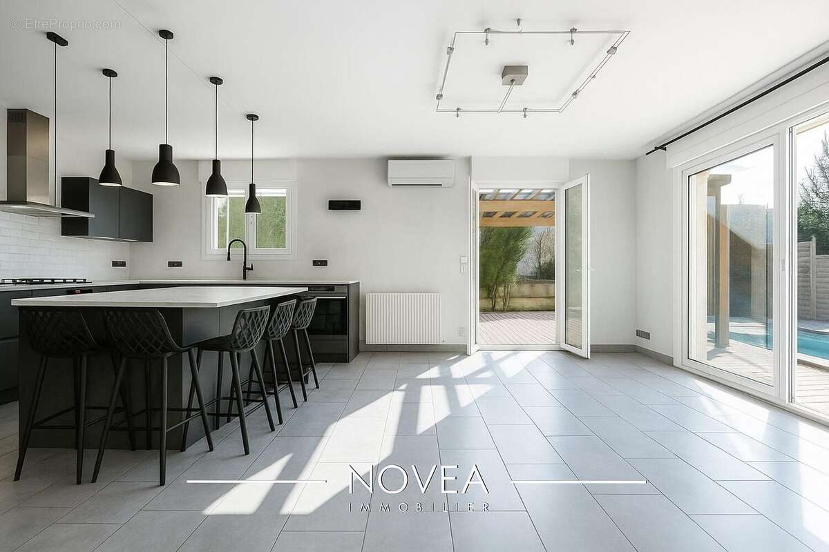 Maison à SATHONAY-VILLAGE