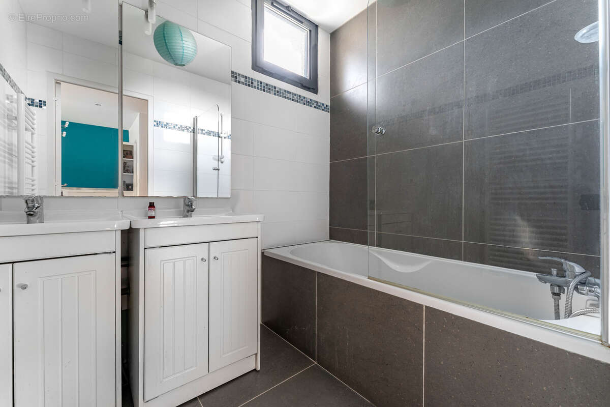 Maison à BOURGOIN-JALLIEU