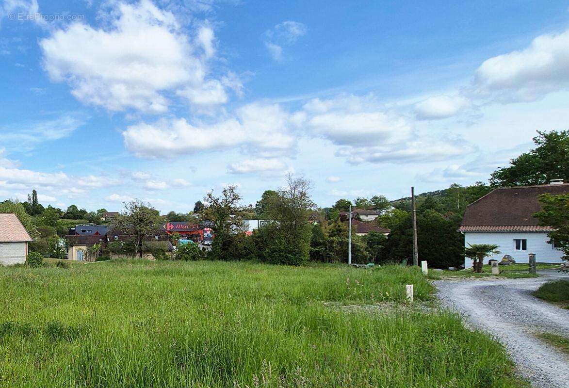 Terrain viabilisé et prêt à bâtir à Salies de Béarn 850 m2 - photo 2