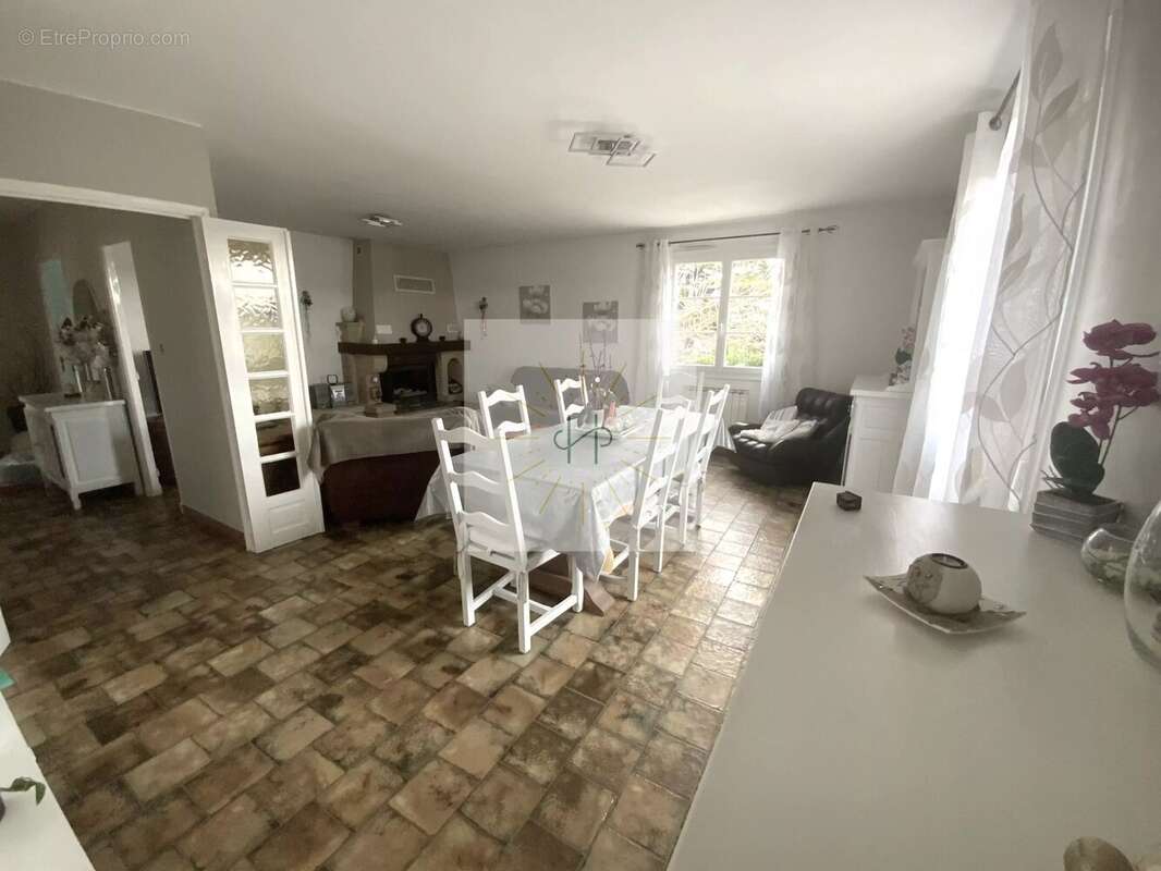 Maison à MONTBOUCHER-SUR-JABRON