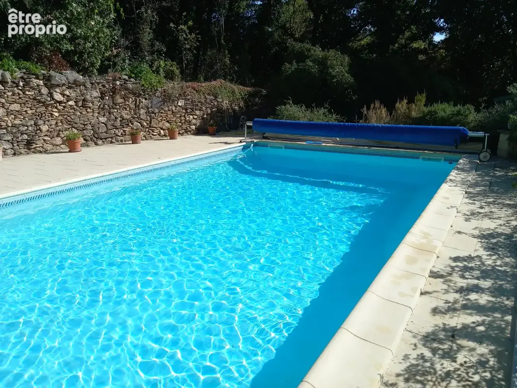Superbe villa plain pied avec piscine sur 4000M2 arborés. - photo 7
