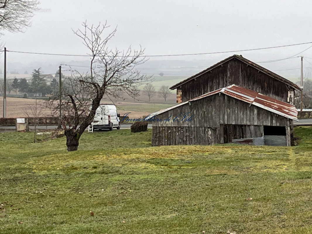Appartement à VILLEBOIS-LAVALETTE