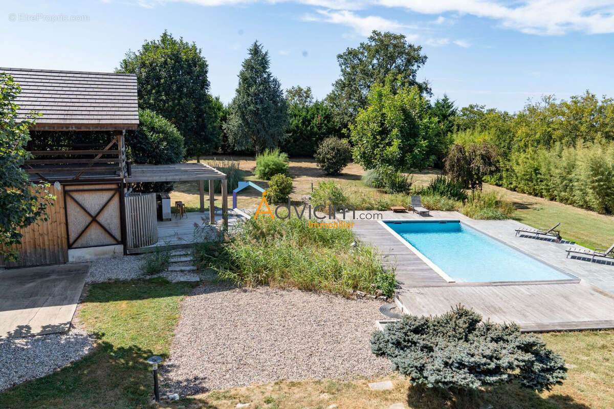 Maison à VEAUCHETTE