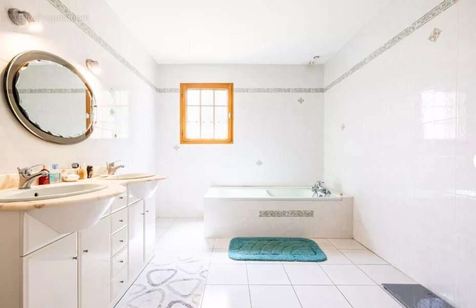 Maison à SAINT-JUST-LUZAC