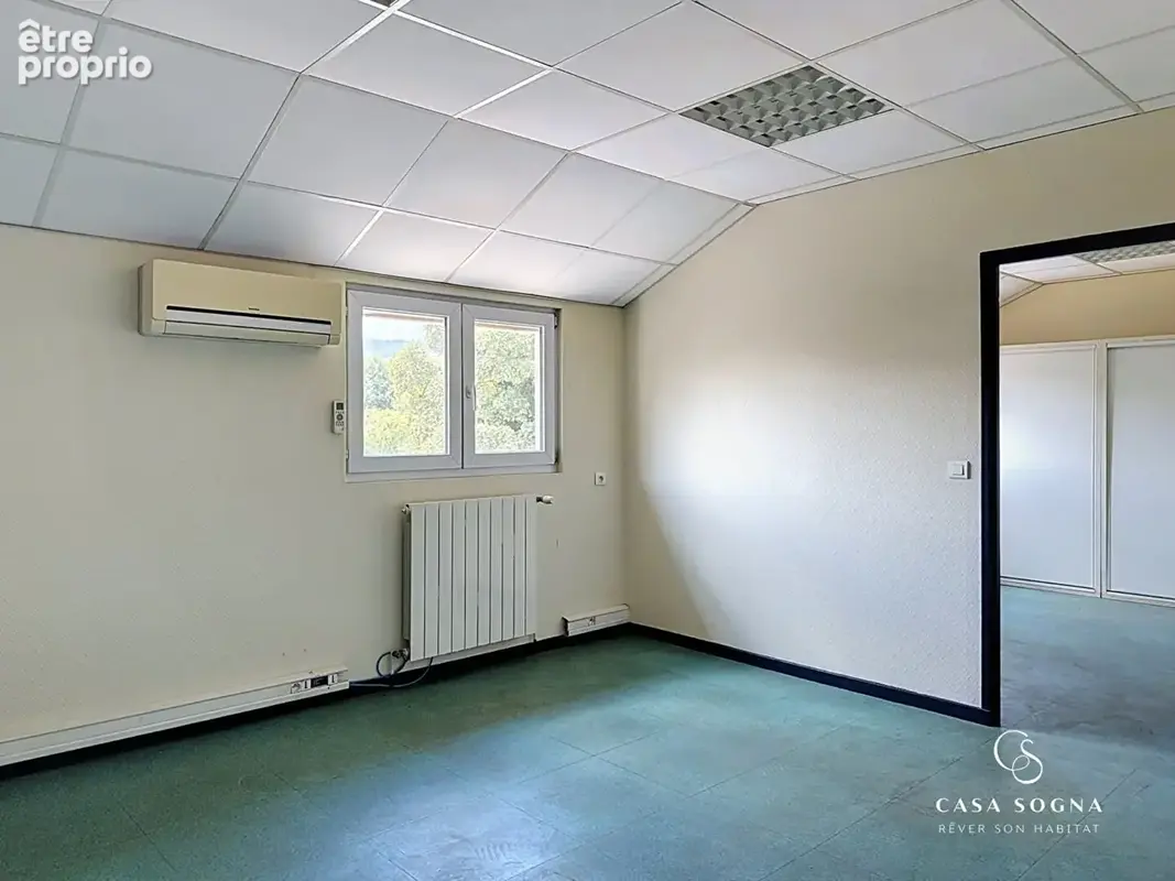 Local d'activité/industriel - 1000 m² - Saint-Étienne-des-Oullières - photo 8