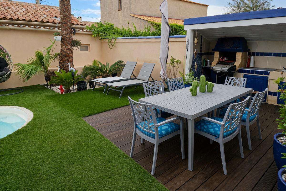 Maison à SAINT-MITRE-LES-REMPARTS