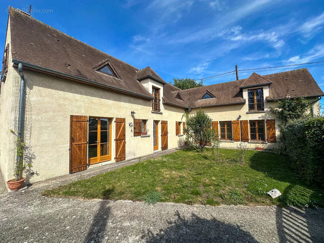 Maison à NEAUPHLE-LE-CHATEAU
