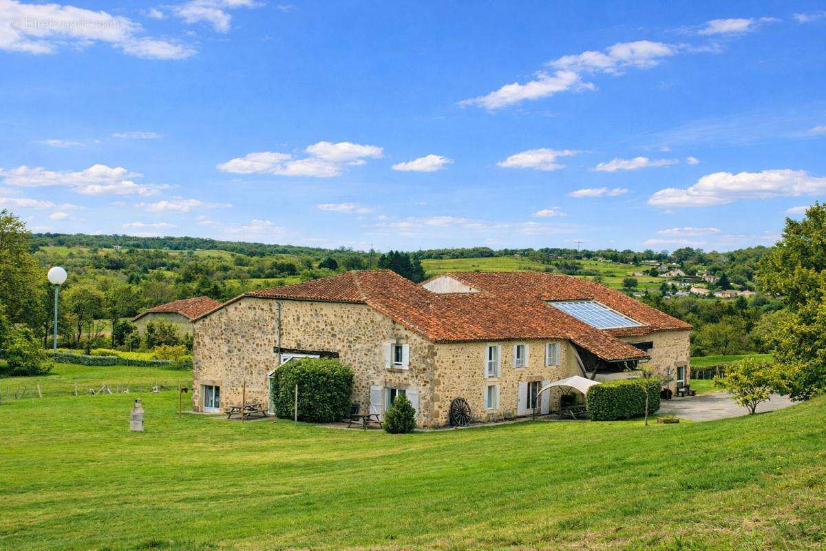 Maison à AVAILLES-LIMOUZINE