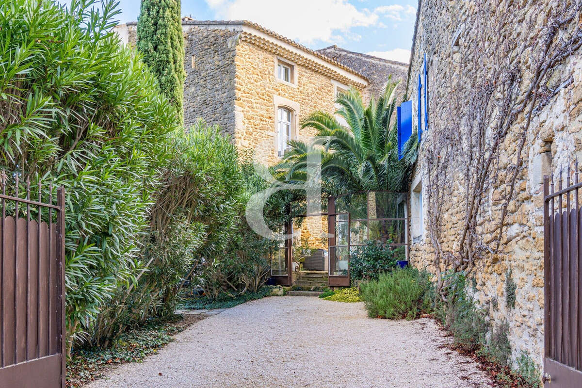 Maison à SUZE-LA-ROUSSE