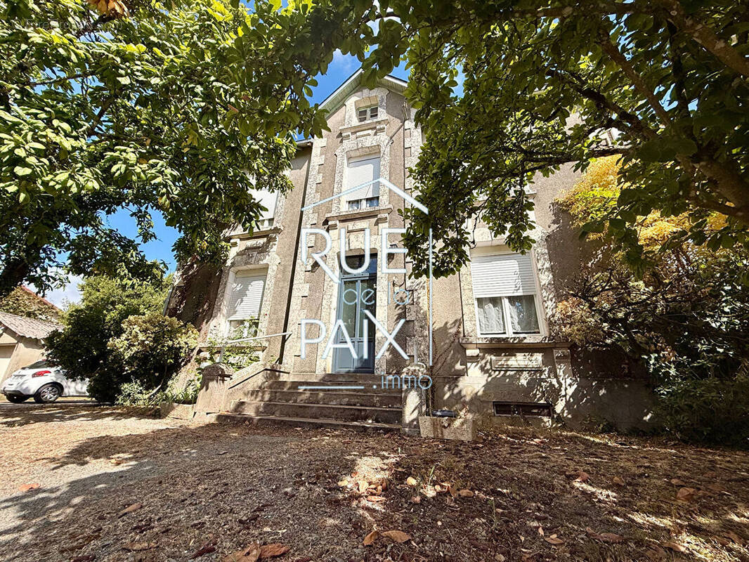 Maison à MAZIERES-EN-GATINE
