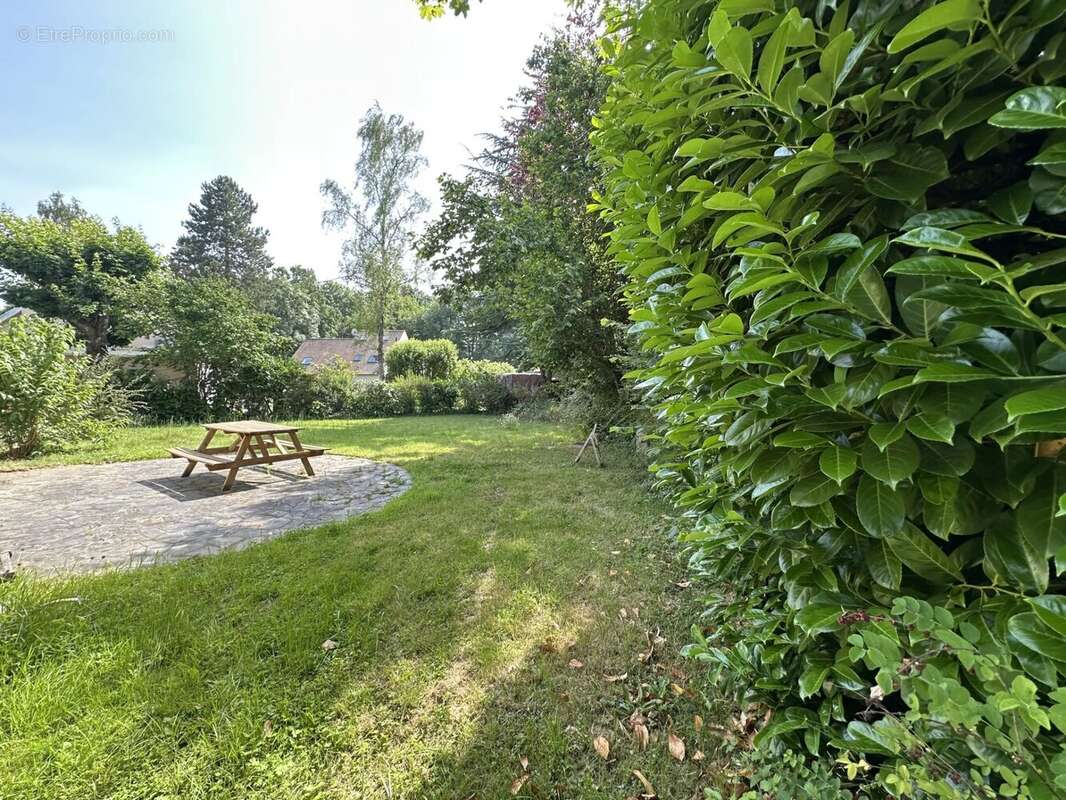 Maison à LE MESNIL-SAINT-DENIS