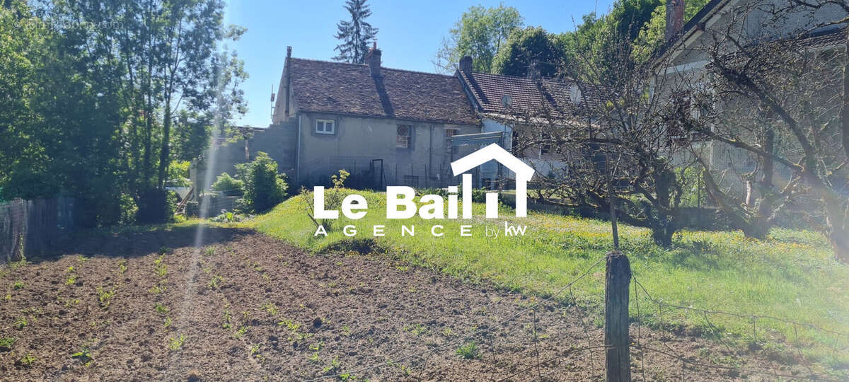 Maison à VALLANGOUJARD